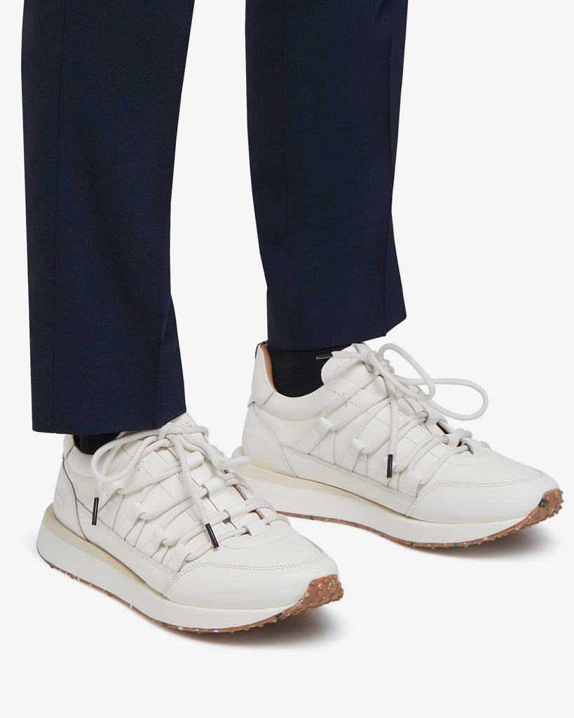 Tenis blancos Sábado outfit hombre | L - A - D ®