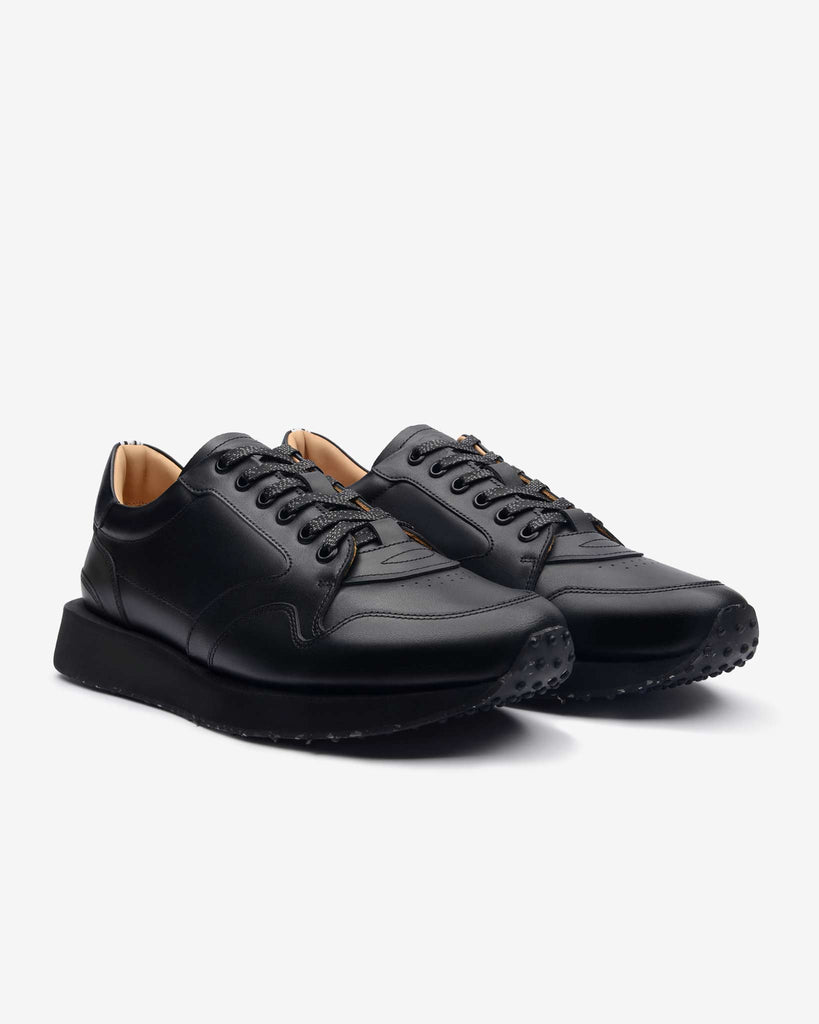 Tenis completamente negro Jueves | L - A - D ®